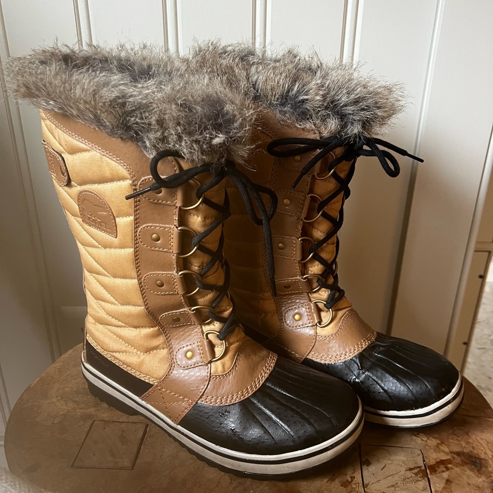 Sorel Tofino Women's Tan and Black Winter Boots with Fur Waterproof 8